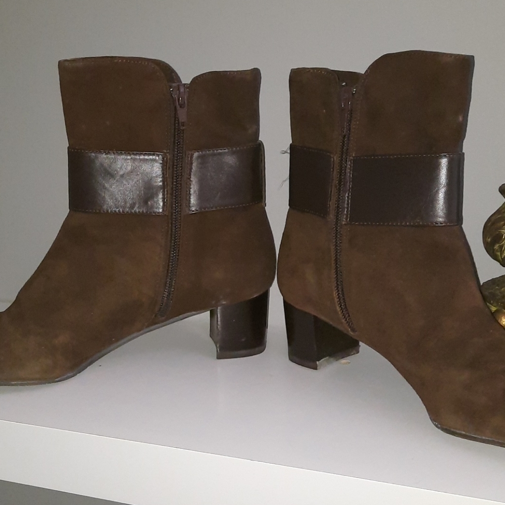 Vintage Brown suede boots